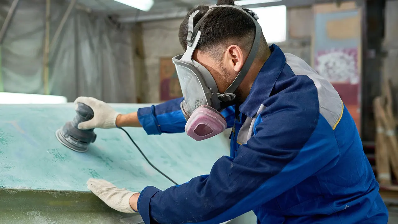 Gelcoat correction on a boat hull